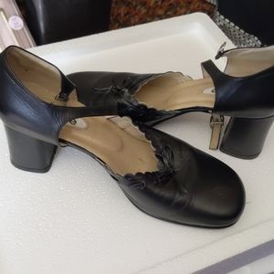 High heel Mary Jane's black shoes